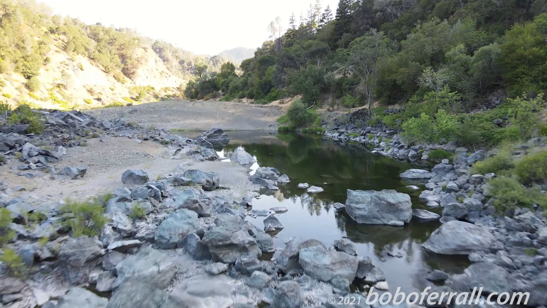 A very low Eel River from the bridge in Dos Rios headed south 1200 meters, July 18 2021